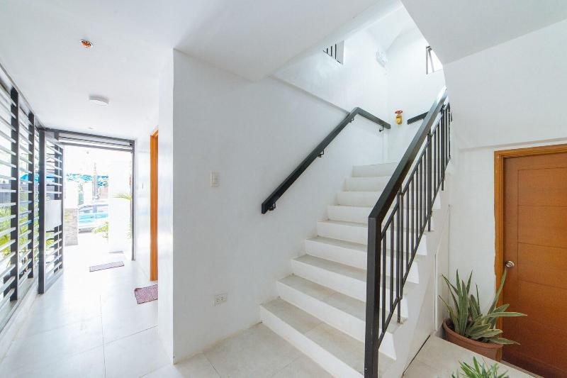 RedDoorz @ DBuilders Rooms Bangkal Makati image
