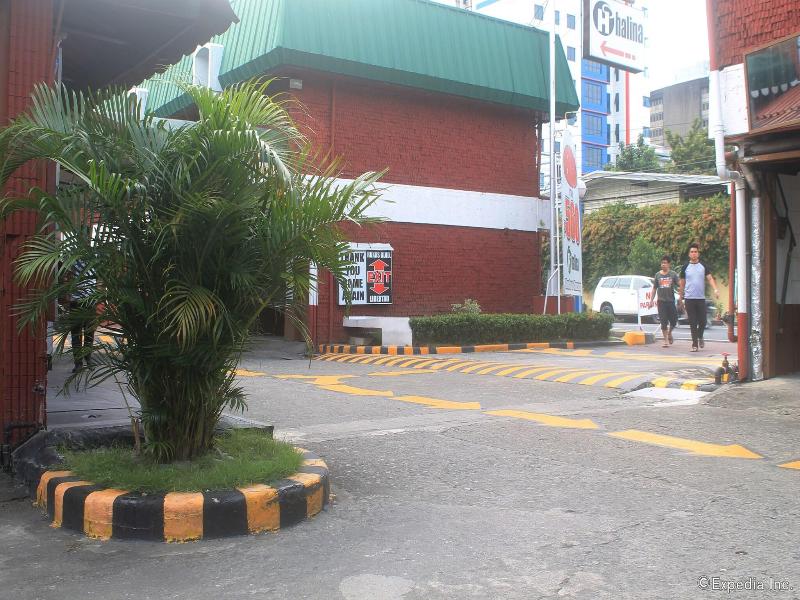 Halina Drive Inn Hotel - Pasay image