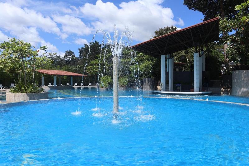 Fernvale Leisure Club And Resort image