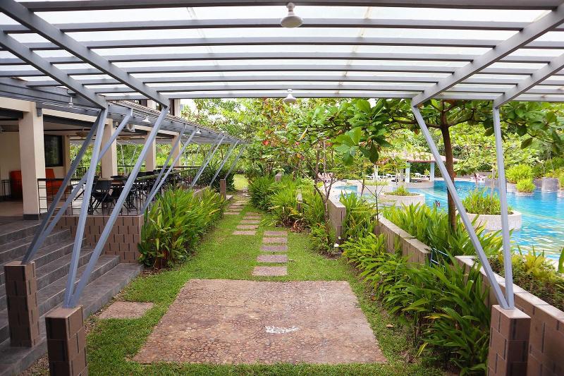 Fernvale Leisure Club And Resort image