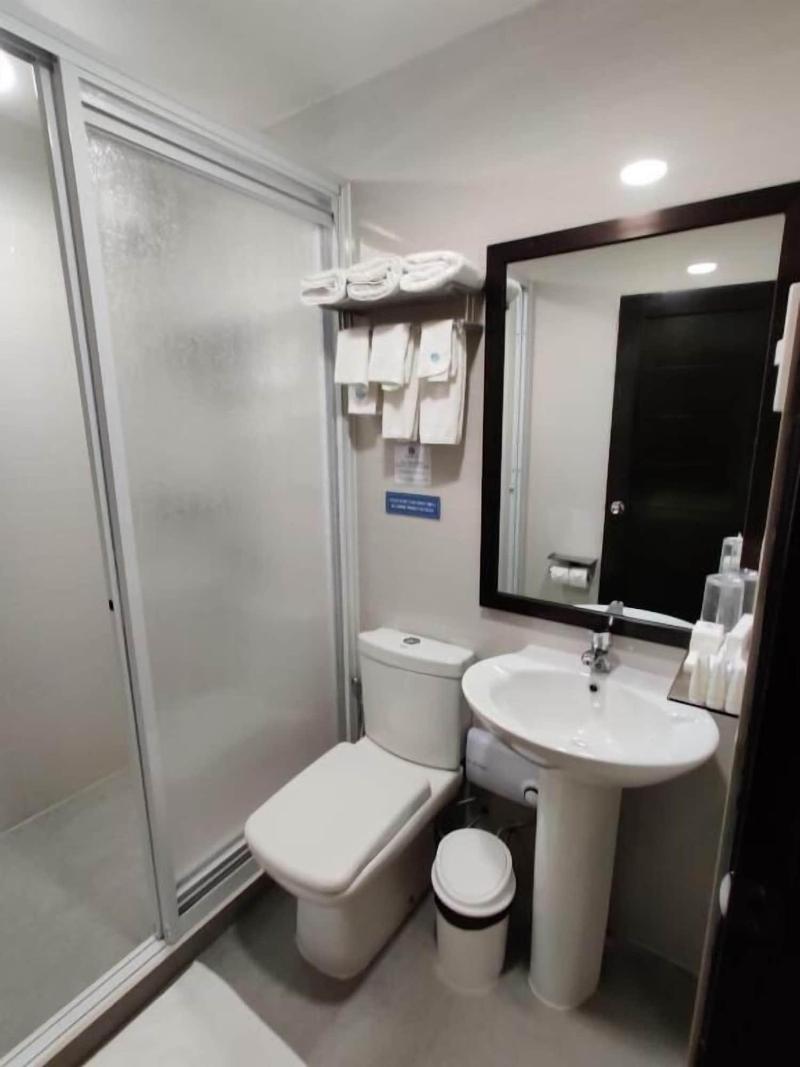 Fernvale Leisure Club And Resort image