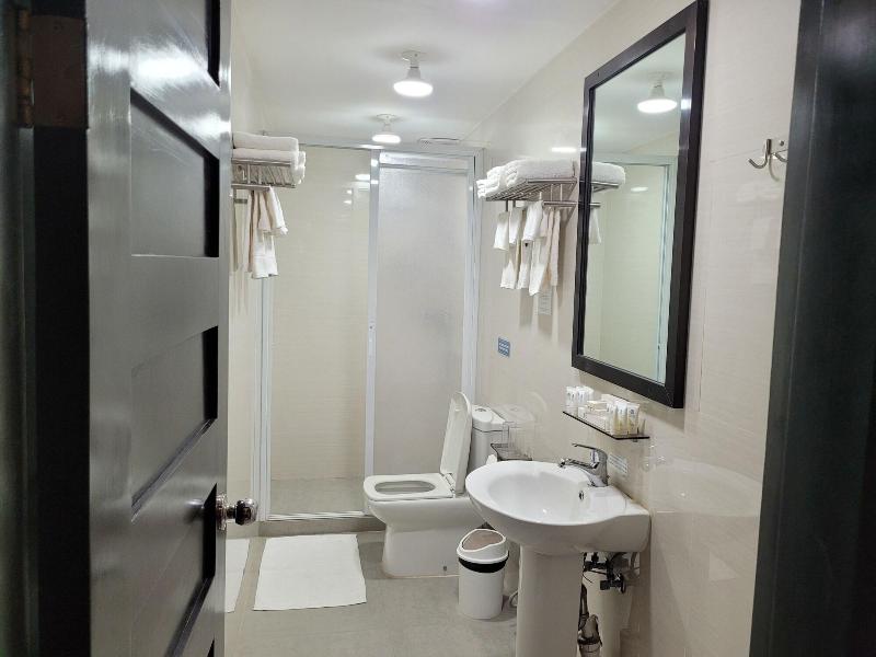 Fernvale Leisure Club And Resort image