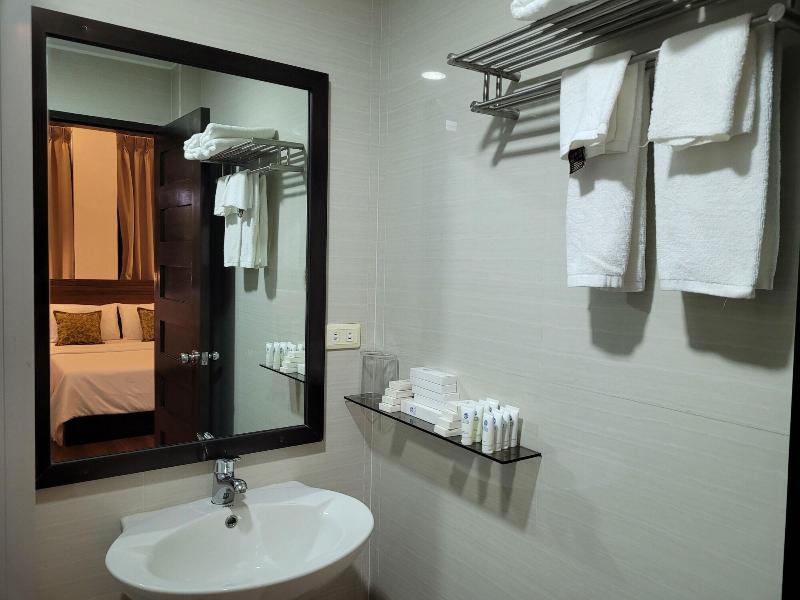 Fernvale Leisure Club And Resort image