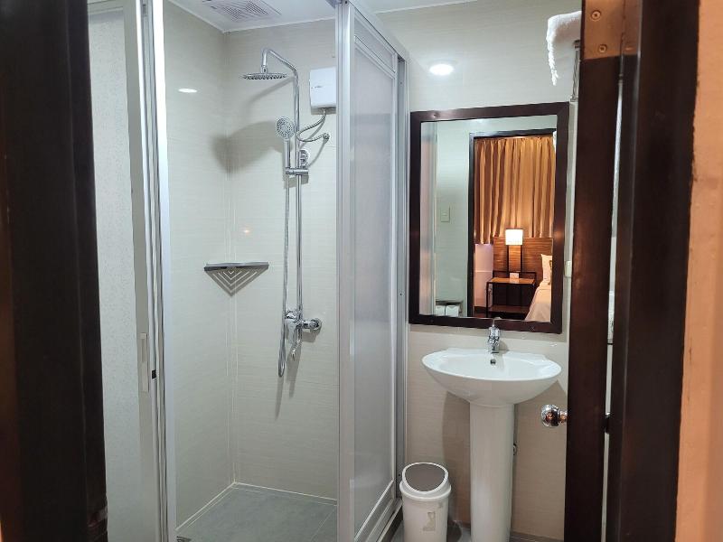 Fernvale Leisure Club And Resort image