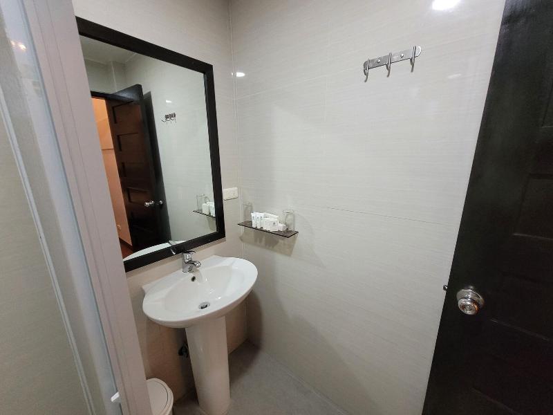 Fernvale Leisure Club And Resort image