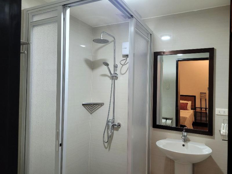 Fernvale Leisure Club And Resort image