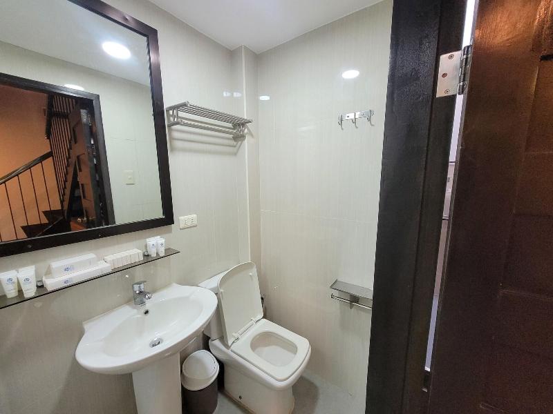 Fernvale Leisure Club And Resort image