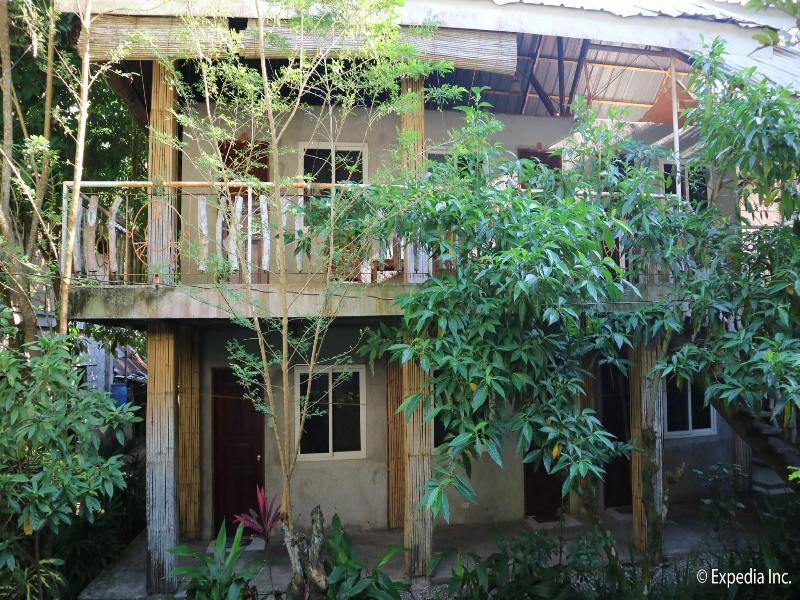 Algen's Dive Resort