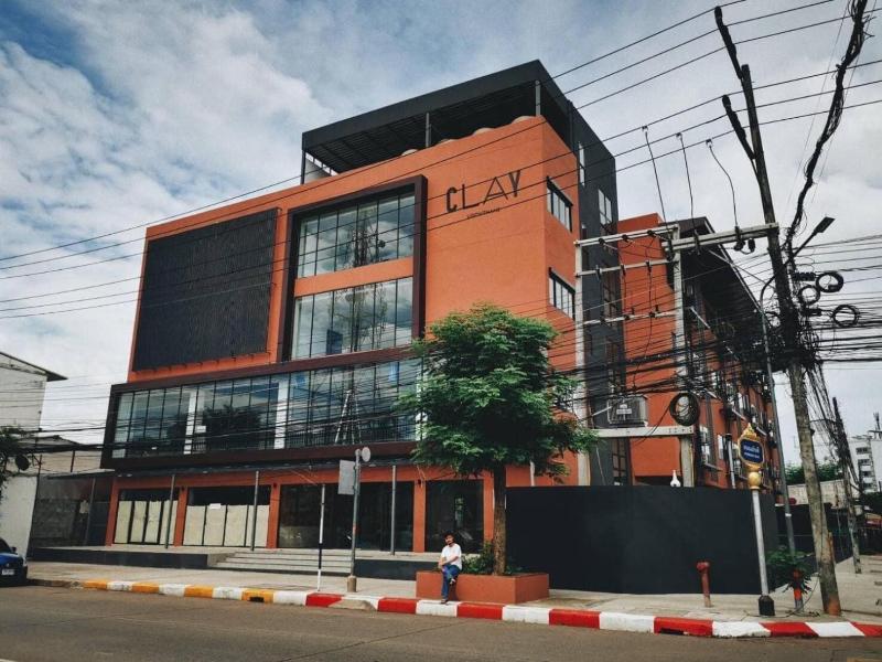 Clay Udonthani image