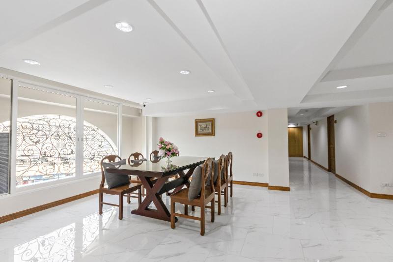 Royale 8 Ville image