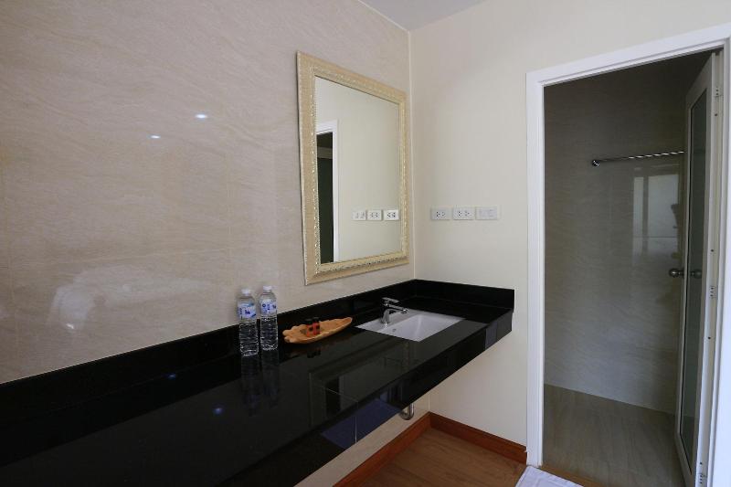 Royale 8 Ville image