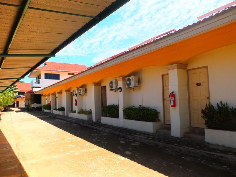 Picnic Sriracha Hotel image