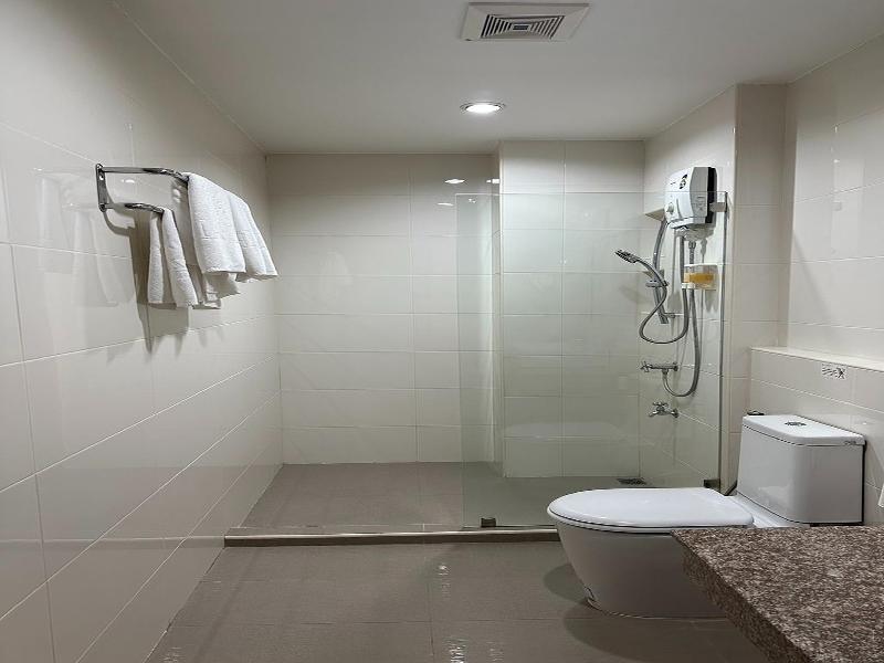 Phavina Hotel & Grand Boutique Rayong image