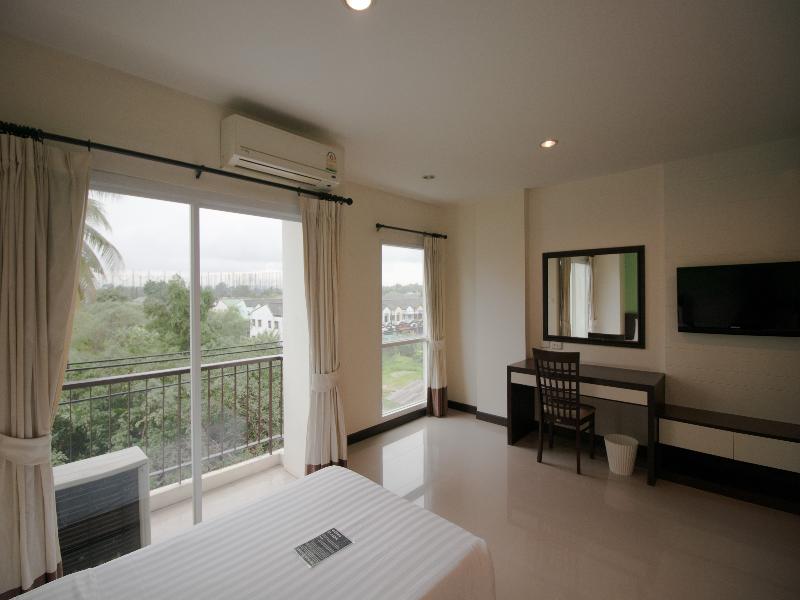 Phavina Hotel & Grand Boutique Rayong image