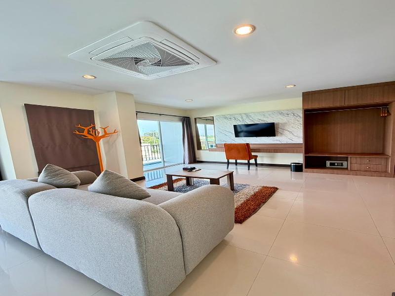 Phavina Hotel & Grand Boutique Rayong image
