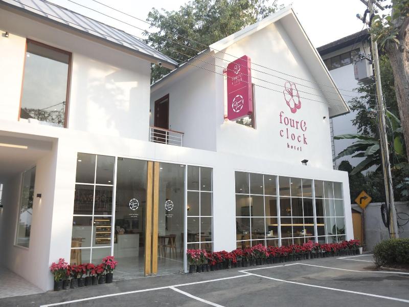 Four O'clock Hotel image