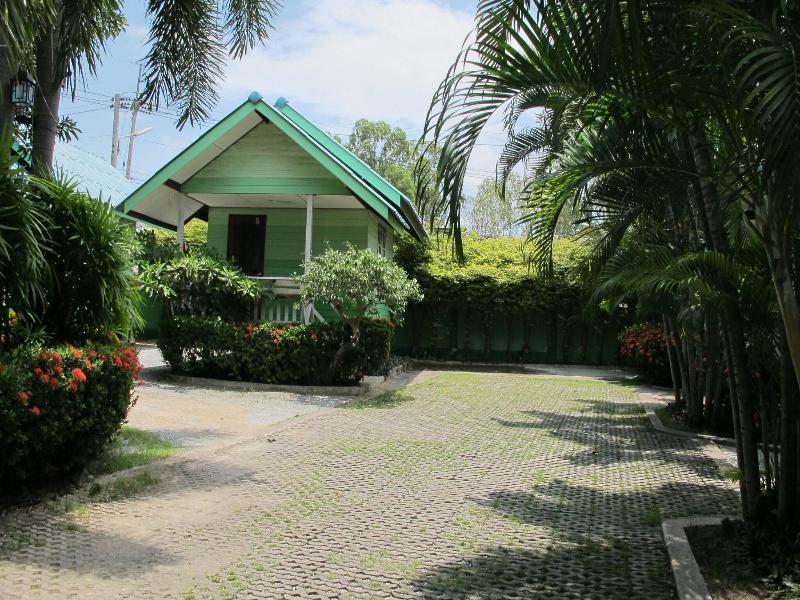 The Green Resort Sri Racha image
