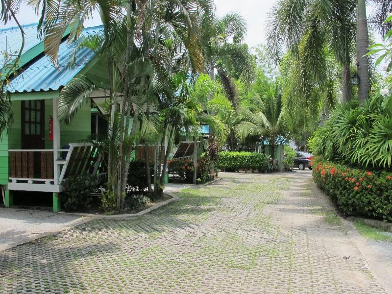 The Green Resort Sri Racha image
