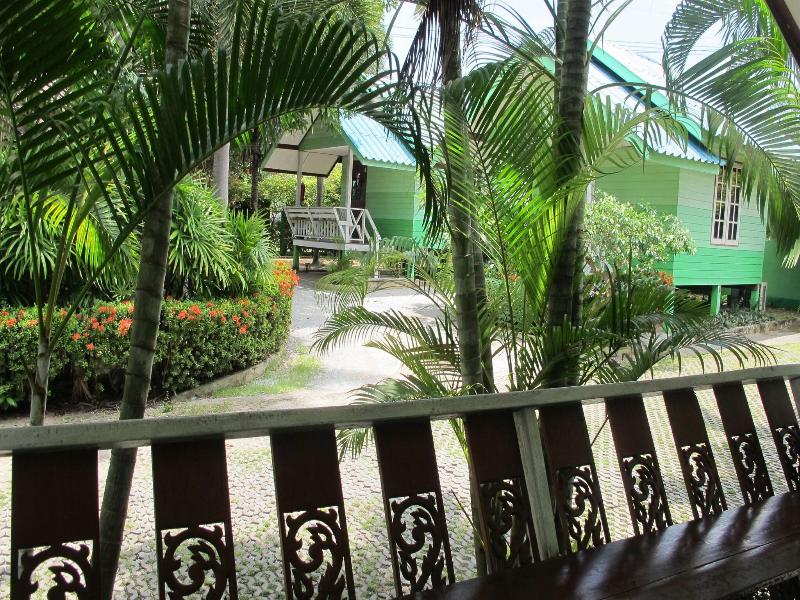 The Green Resort Sri Racha image