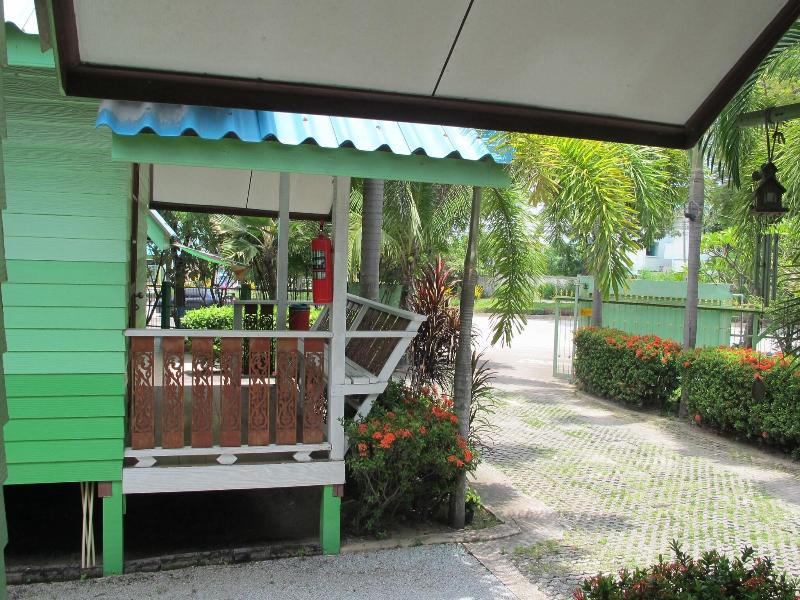 The Green Resort Sri Racha image