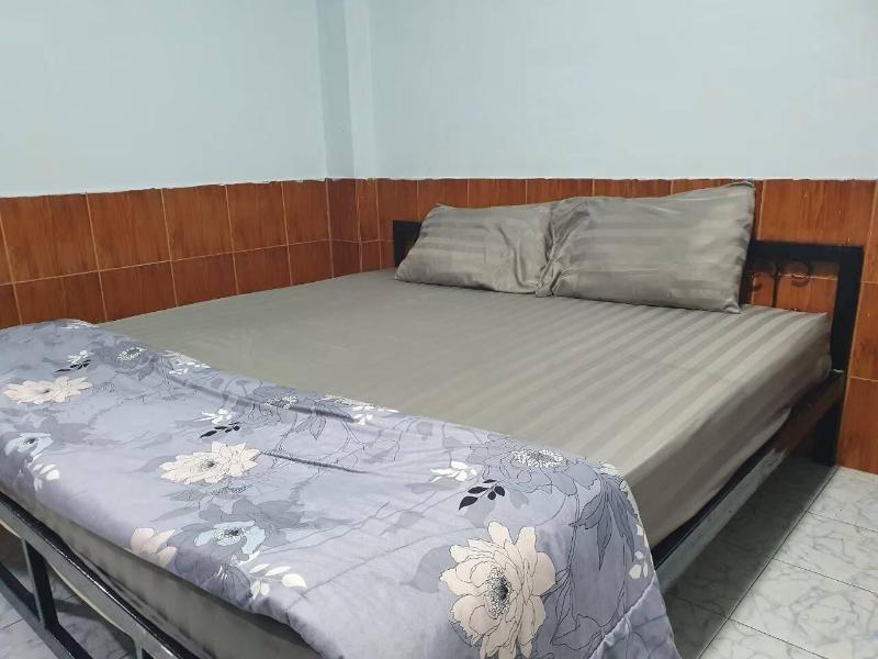 Rich Hotel - Image 2