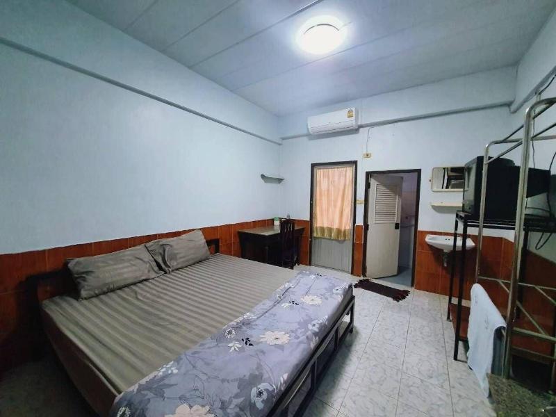 Rich Hotel - Image 3