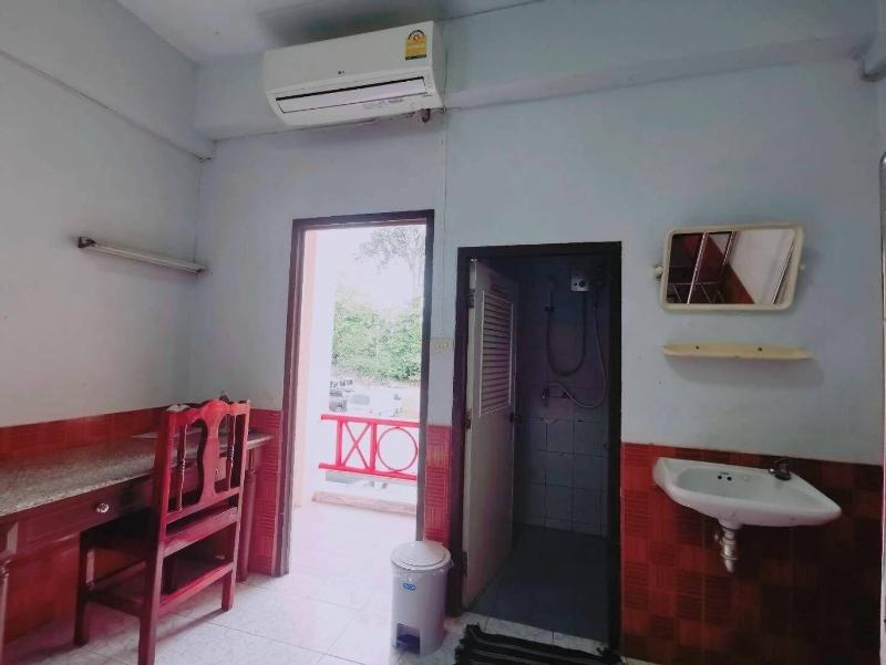 Rich Hotel - Image 4