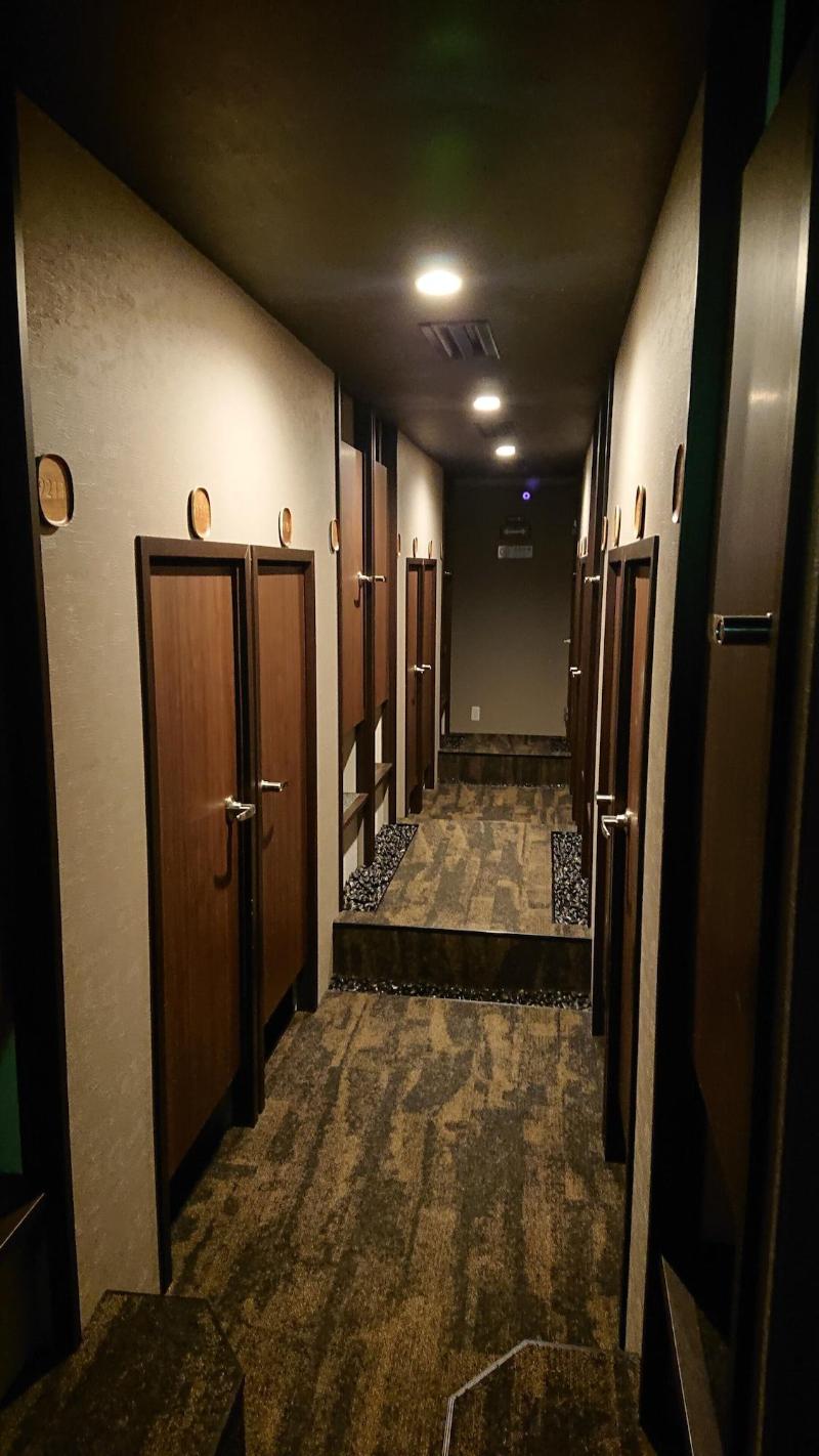 Hotel Cabin Style – Caters to Men image