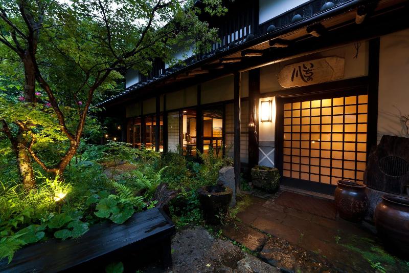 Hanarenoyado Sennomori — restaurant