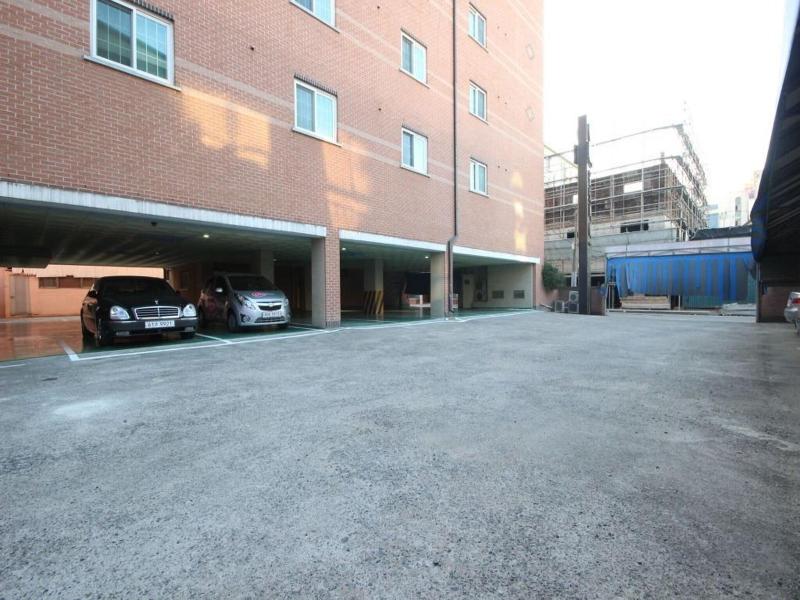 Utopia Motel image