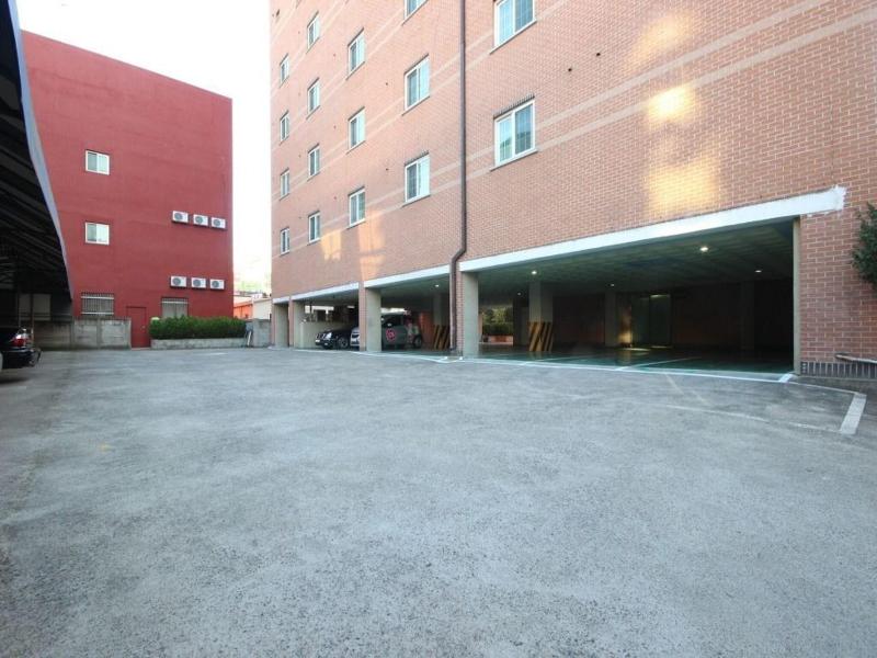 Utopia Motel image
