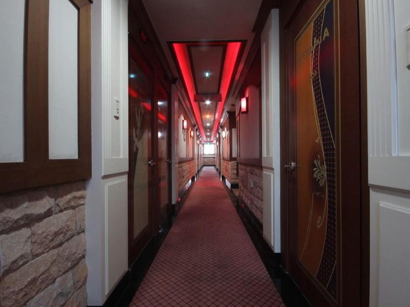 Utopia Motel image