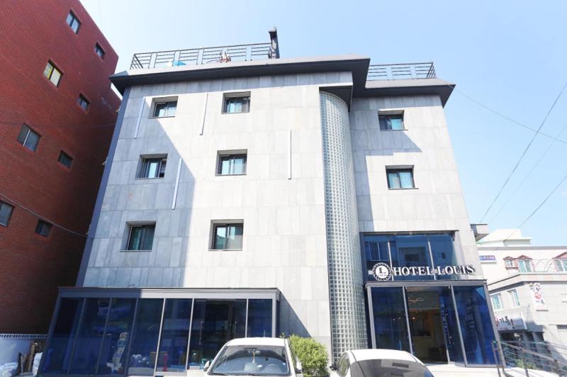 Louis Hotel image