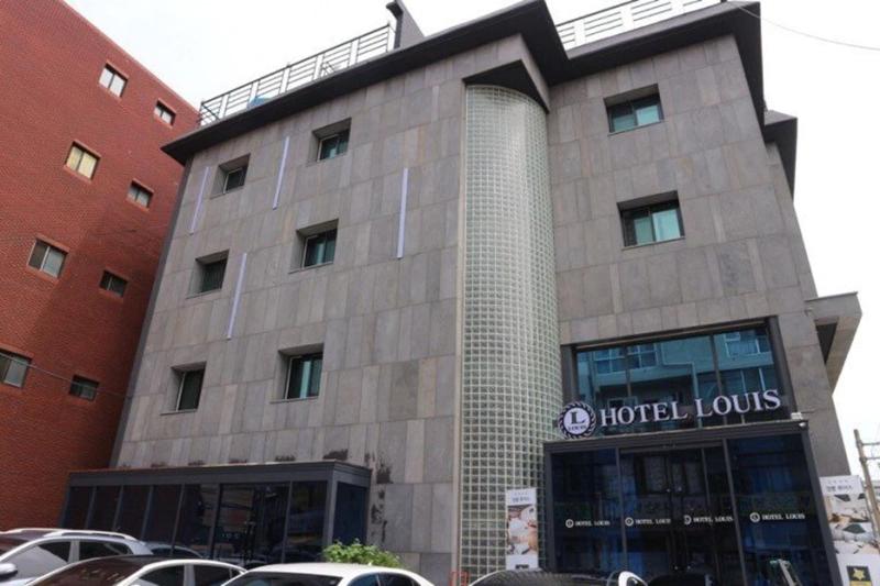 Louis Hotel image