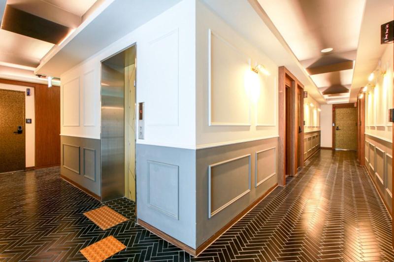 Louis Hotel image