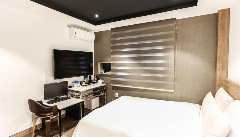 Louis Hotel image
