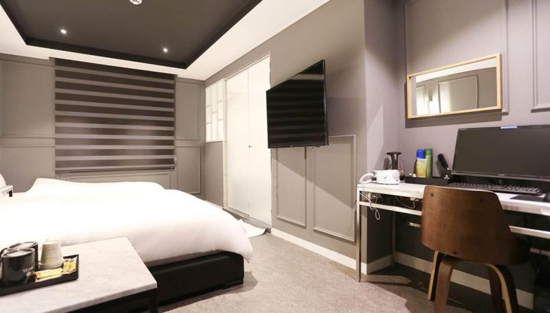 Louis Hotel image
