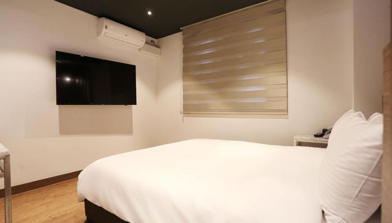 Louis Hotel image