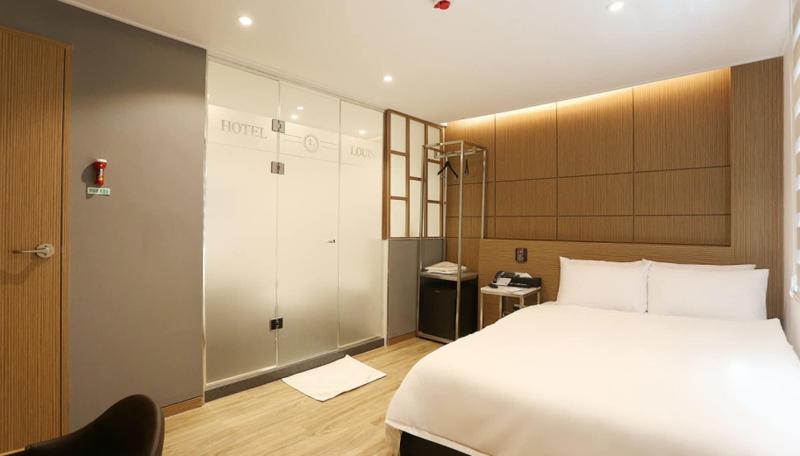 Louis Hotel image