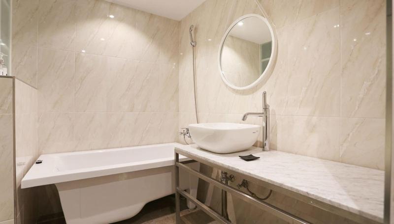 Louis Hotel image