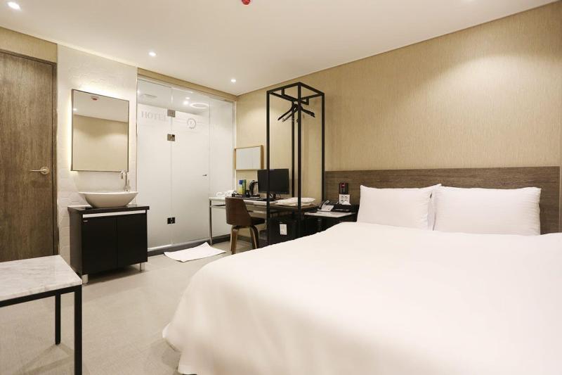 Louis Hotel image