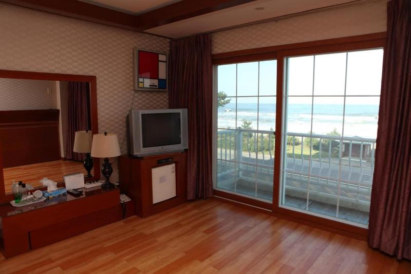 Benikea Mountain And Sea Yangyang image