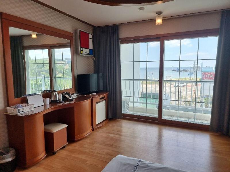 Benikea Mountain And Sea Yangyang image
