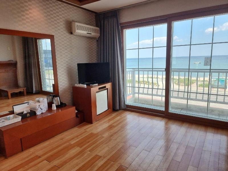 Benikea Mountain And Sea Yangyang image
