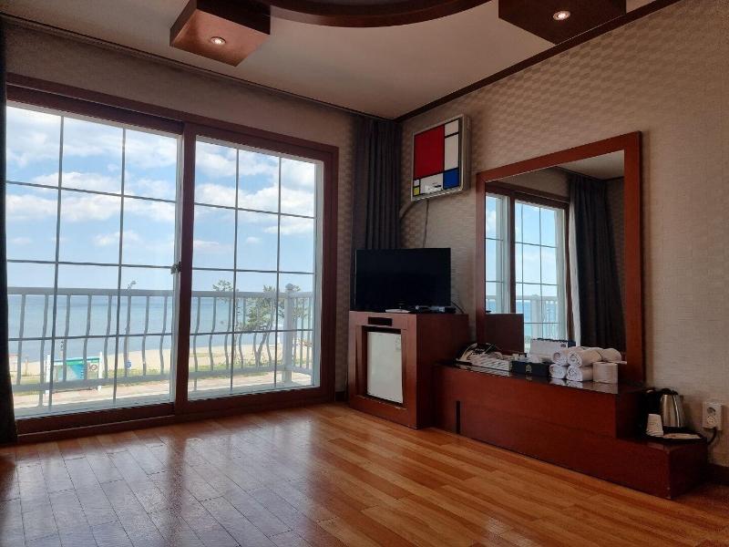 Benikea Mountain And Sea Yangyang image
