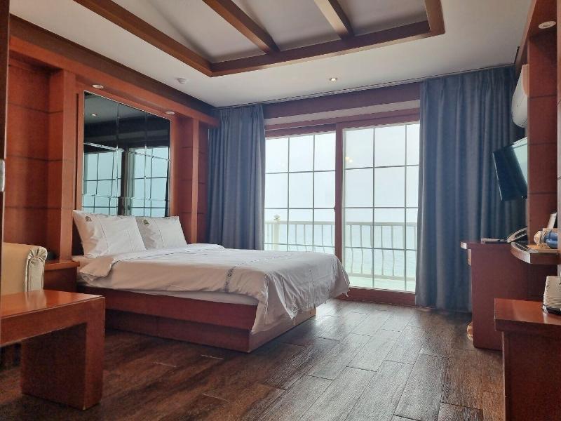 Benikea Mountain And Sea Yangyang image