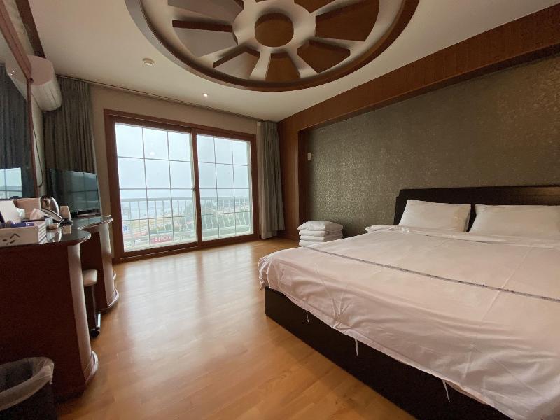 Benikea Mountain And Sea Yangyang image