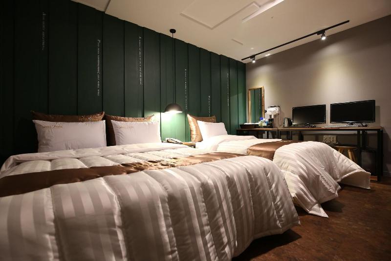 Hotel Nine — photo 40