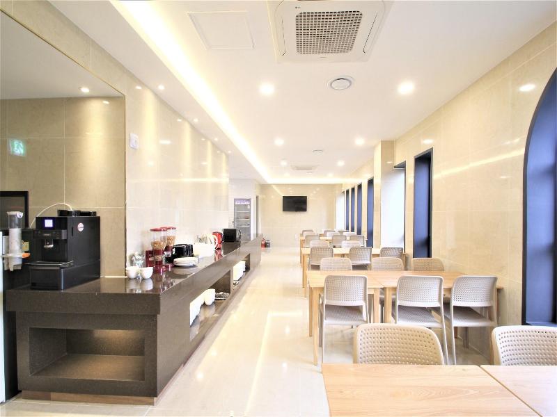 Hotel Prima image