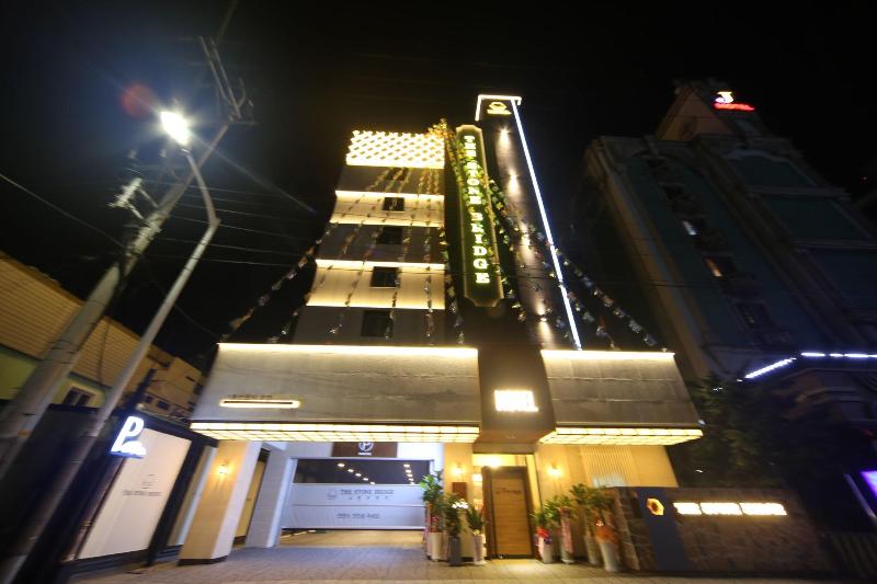 The Stone Bridge Hotel image